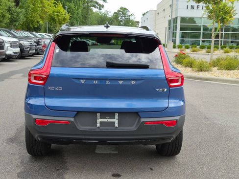 Used 2021 Volvo XC40 T5 R-Design w/ Climate Package AWD/4WD image 4