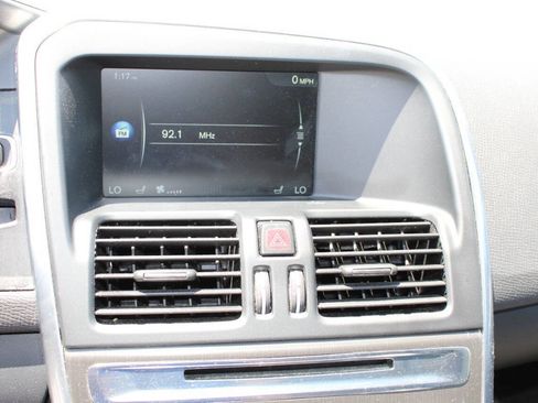 Used 2016 Volvo XC60 T5 Premier image 15