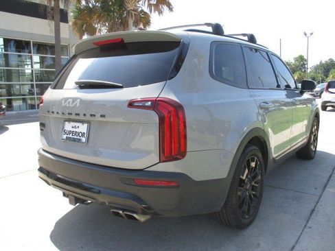 Used 2022 Kia Telluride EX w/ EX Premium Package image 3