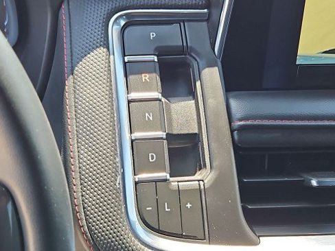 Used 2024 Chevrolet Suburban RST RWD image 15