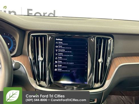 Used 2024 Volvo S60 B5 Plus image 20