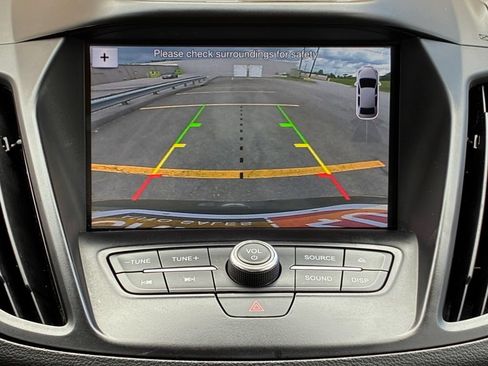 Used 2017 Ford Escape SE w/ Equipment Group 201A FWD image 12
