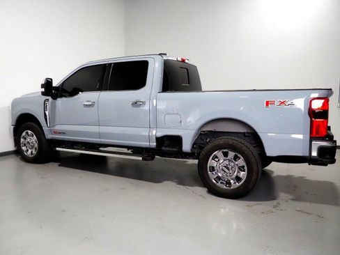Used 2024 Ford F250 4x4 Crew Cab Lariat w/ FX4 Pkg w/ Chrome Package image 7