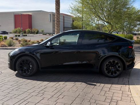 Used 2023 Tesla Model Y Long Range AWD/4WD image 5