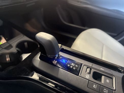 Used 2025 Toyota Prius XLE FWD image 25