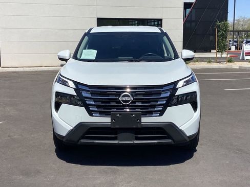 Used 2025 Nissan Rogue SV FWD image 3