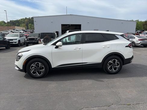 Used 2023 Kia Sportage LX image 4