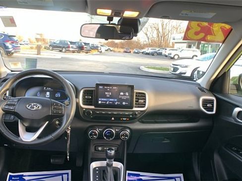 Used 2023 Hyundai Venue SEL image 22