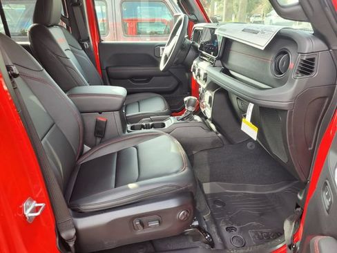 Used 2026 Jeep Wrangler Unlimited Rubicon AWD/4WD image 16