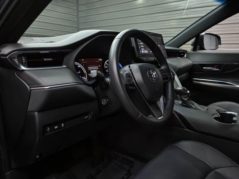 Used 2023 Toyota Venza XLE AWD/4WD image 11