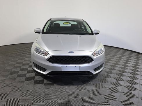 Used 2017 Ford Focus SE FWD image 2