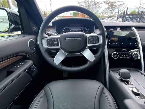 Certified 2025 Land Rover Discovery Dynamic SE AWD/4WD image 5