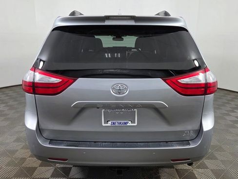 Used 2018 Toyota Sienna XLE w/ XLE Navigation Package image 6