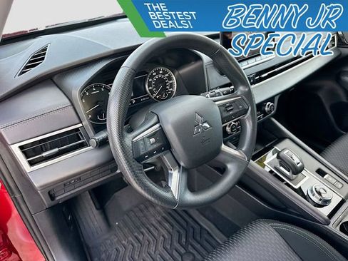 Used 2024 Mitsubishi Outlander ES image 9