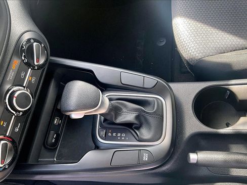 Used 2025 Kia Soul LX FWD image 18