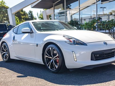 Used 2020 Nissan 370Z Coupe RWD image 6