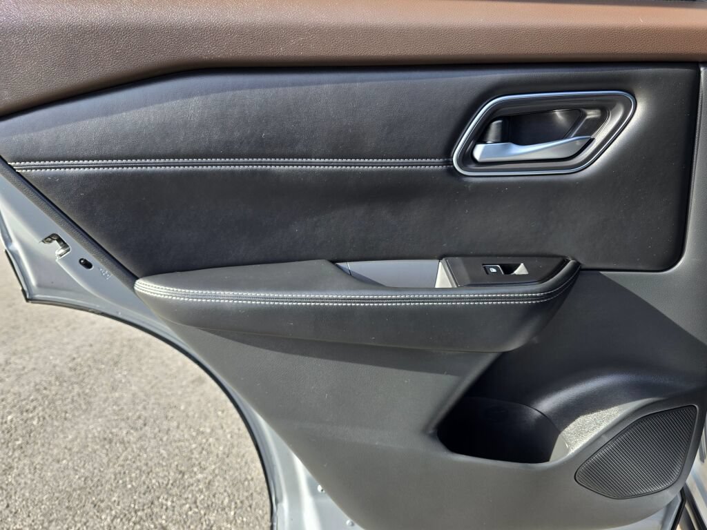 Used 2021 Nissan Rogue SL FWD image 18