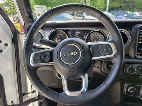 Used 2018 Jeep Wrangler Unlimited Sahara AWD/4WD image 17