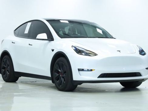 Used 2024 Tesla Model Y Long Range AWD/4WD image 3