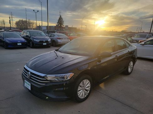 Used 2020 Volkswagen Jetta S image 3