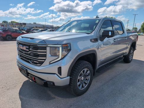 Used 2024 GMC Sierra 1500 AT4 w/ AT4 Premium Package AWD/4WD image 4