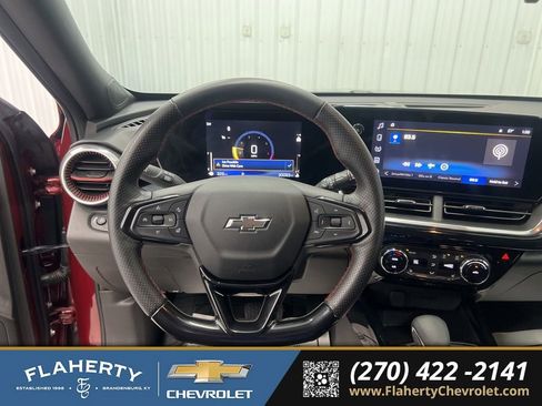 Used 2025 Chevrolet Trax RS image 25
