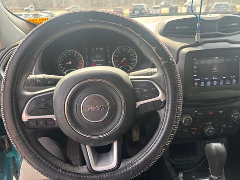 Used 2019 Jeep Renegade Latitude image 10