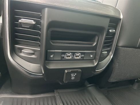 New 2026 RAM 2500 Laramie AWD/4WD image 32