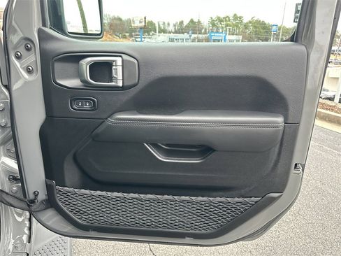 Used 2023 Jeep Wrangler Altitude image 14