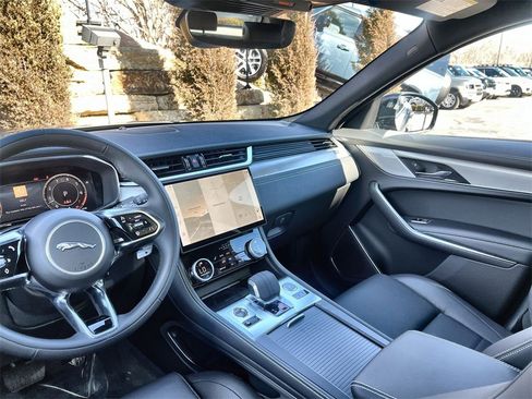 Used 2025 Jaguar F-PACE R-Dynamic S image 13