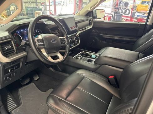 Used 2024 Ford Expedition XLT RWD image 21