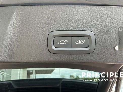 Certified 2022 Volvo XC40 T4 R-Design w/ Advanced Package FWD image 13