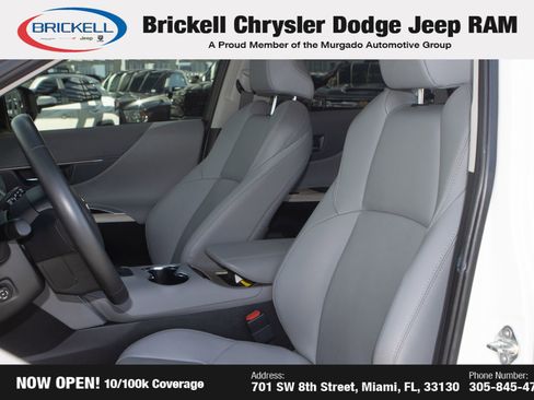 Used 2022 Toyota Venza XLE image 16