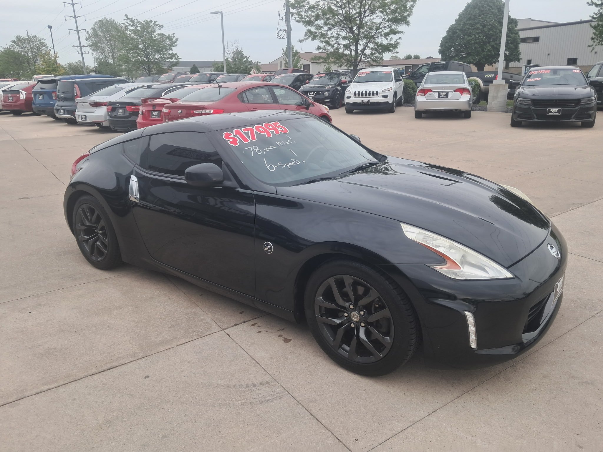 Used 2013 Nissan 370Z Coupe RWD image 2
