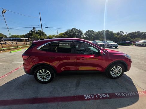 Used 2020 Ford Escape SE FWD image 16