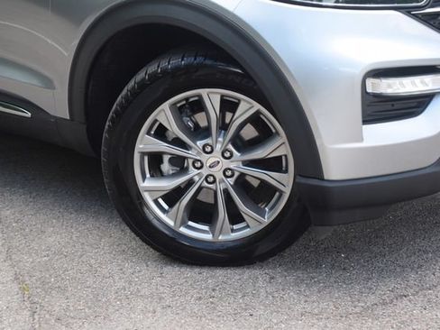 Used 2022 Ford Explorer XLT w/ Equipment Group 202A AWD/4WD image 31