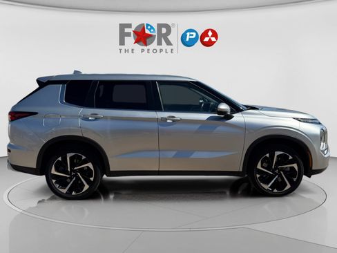 Used 2024 Mitsubishi Outlander SE image 6