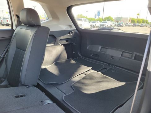 Used 2023 Volkswagen Tiguan SE AWD/4WD image 13