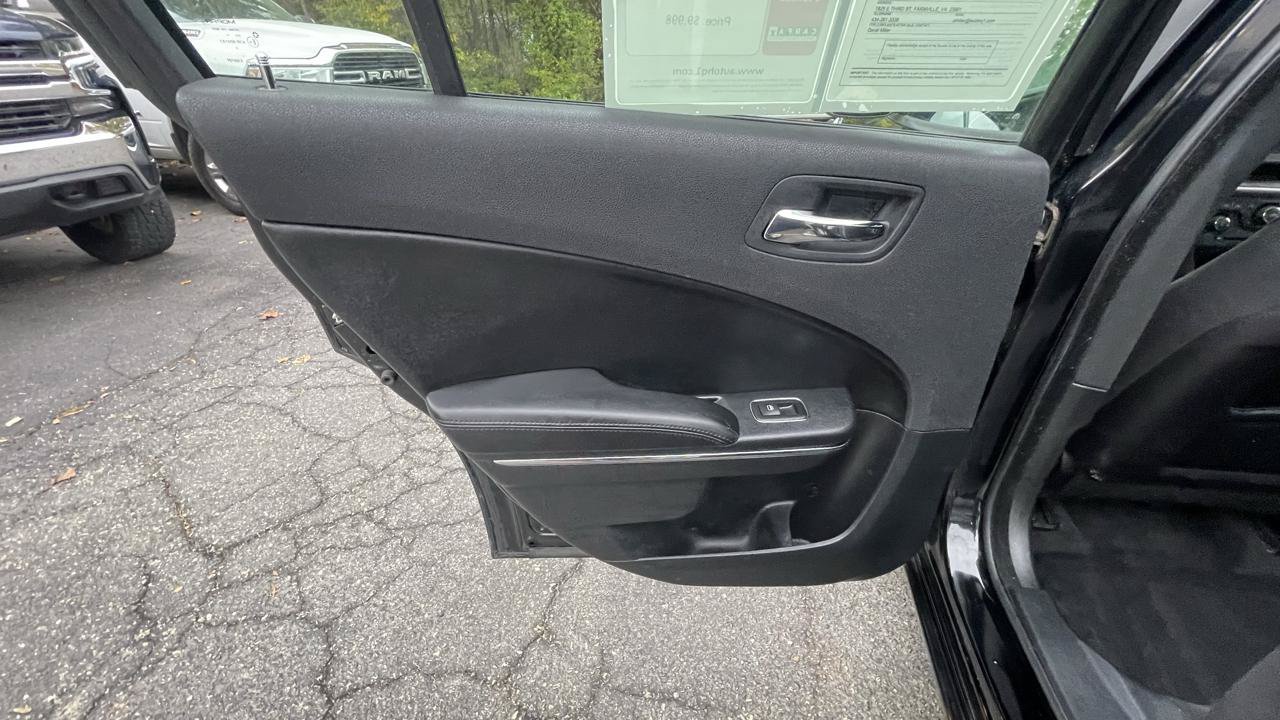 Used 2012 Dodge Charger SE RWD image 19