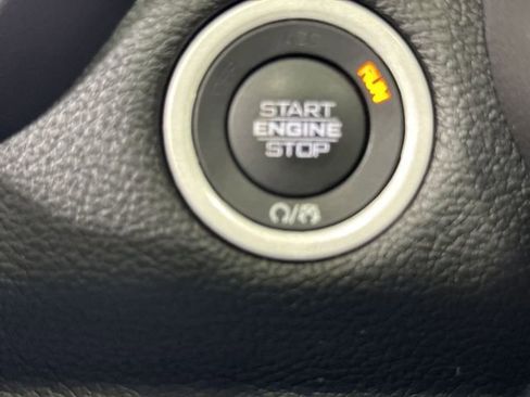 Used 2022 RAM 1500 Laramie AWD/4WD image 17