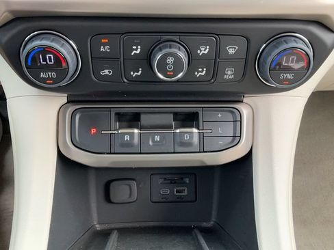 Used 2021 GMC Acadia Denali w/ Denali Ultimate Package AWD/4WD image 29