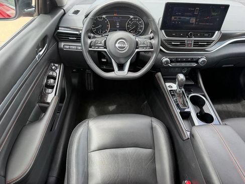 Used 2023 Nissan Altima 2.5 SR w/ SR Premium Package FWD image 10