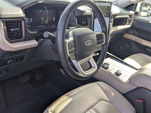 Used 2024 Ford Expedition Limited AWD/4WD image 2