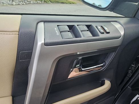 Used 2014 Toyota 4Runner SR5 Premium image 15