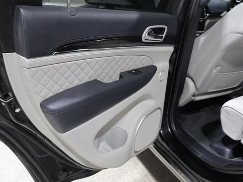 Used 2021 Jeep Grand Cherokee Summit AWD/4WD image 19