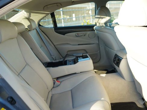 Used 2012 Lexus LS 460 image 23