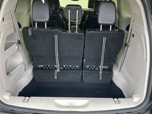 Used 2024 Chrysler Pacifica Touring-L image 11