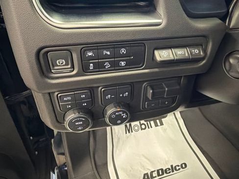 Used 2024 Chevrolet Suburban High Country AWD/4WD image 15