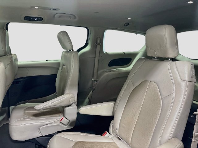 Used 2021 Chrysler Pacifica Touring-L FWD image 15