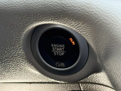Used 2017 Chrysler Pacifica Touring-L Plus FWD image 46